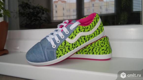 Новые спортивные кеды