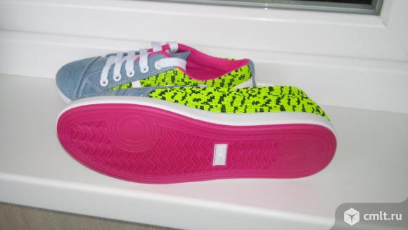 Новые спортивные кеды