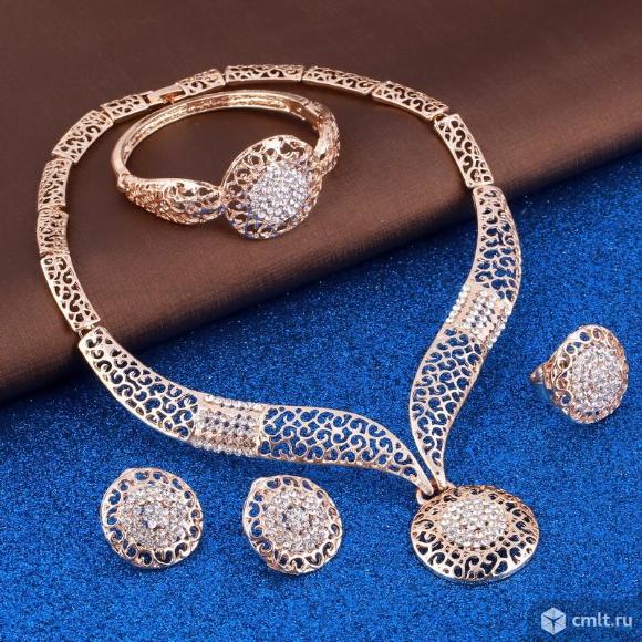 Нежный золотой цвет.Украшения,аксессуары. Фото 1.