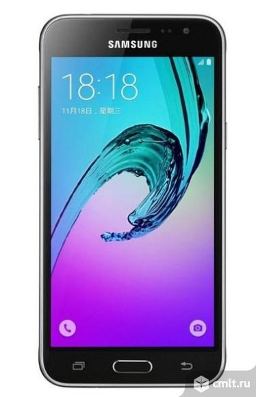 Как новый 5" Смартфон Samsung SM-J320F Galaxy J3 8 ГБ черный. Фото 1.