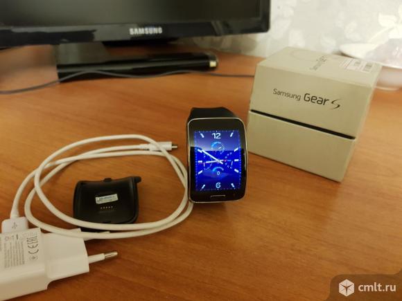 Продаю смарт часы Samsung Gear S б/у. Фото 1.