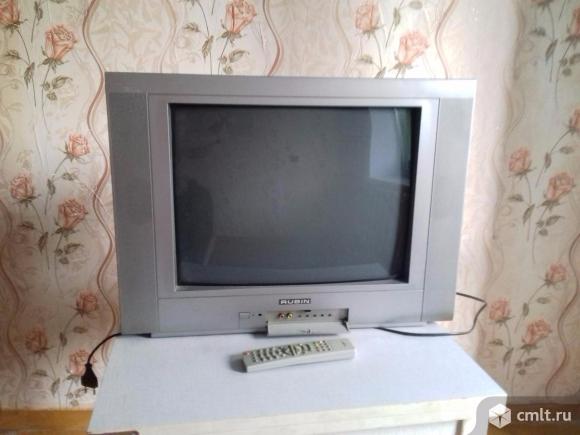 Телевизор кинескопный цв. рубин. Фото 1.