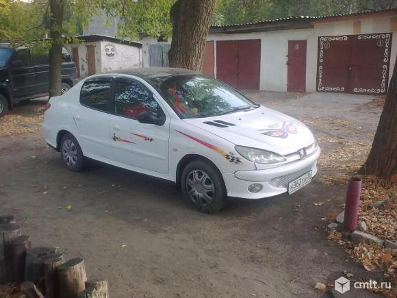 Peugeot-206 2007 г. в., седан, 1.4, 155 тыс. км, белый. Фото 1.