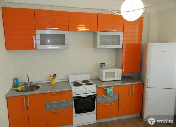 Сдается квартира на длительный срок  окна выходят на ТЦ Арена, рядом с домом гипермаркет линия !!!!. Фото 1.