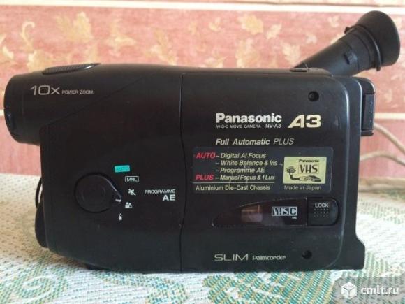 Видеокамера Panasonic А3 черного цвета.