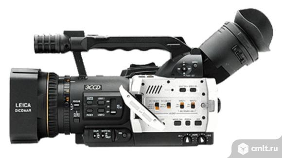 Видеокамера кассетная Panasonic AG-DVX100. Фото 1.