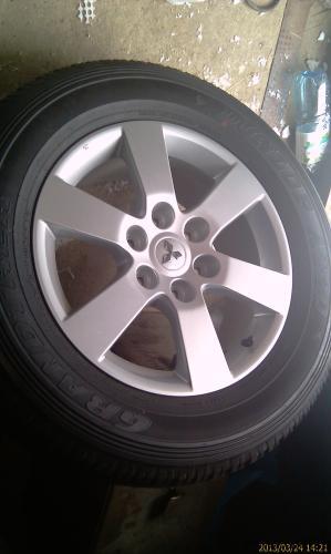 Шины Dunlop Grandtrek AT20 265/60 R18 с дисками. Фото 1.