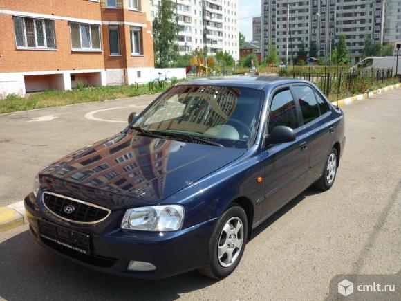 Бампер передний Hyundai Accent цв. B04 Темно-синий. Фото 2.