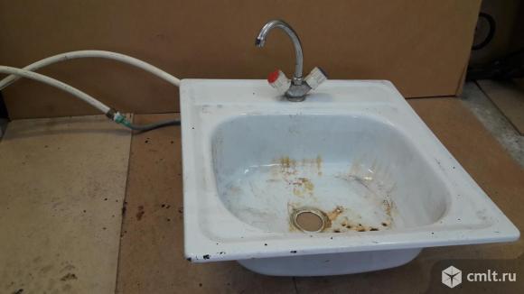 Мойка с краном. Фото 1.