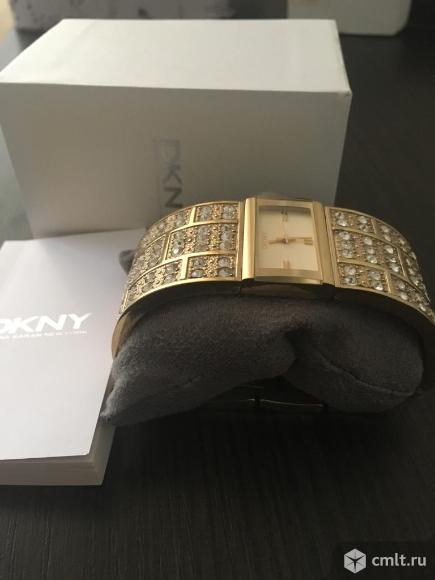 Женские ручные часы DKNY. Фото 1.