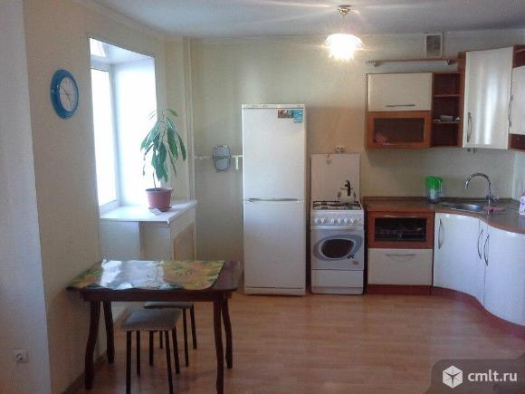 Сдается квартира-студия на длительный срок в районе Автовокзала.Все есть для проживанияСмотрите фото. Фото 1.