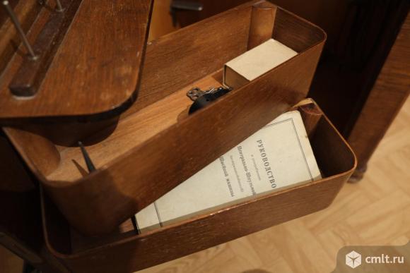 Ретро швейная машинка Kohler с тумбой. Фото 6.