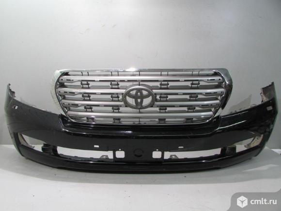 Бампер передний под омыв и парк с решеткой TOYOTA LAND CRUISER 200 08-12 б/у 5211960994 5310160481. Фото 1.