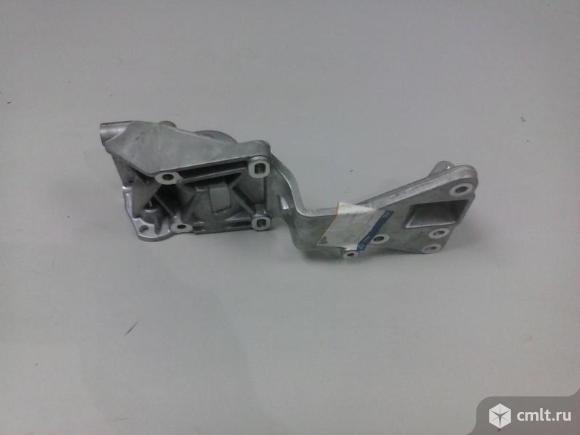 Кронштейн генератора FORD FOCUS 2 05-11 / KUGA  08-12 новый 5*. Фото 1.