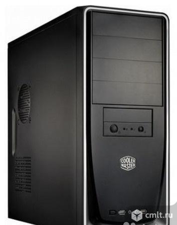 Компьютер: системный блок, монитор, клавиатура, мышь. Фото 1.