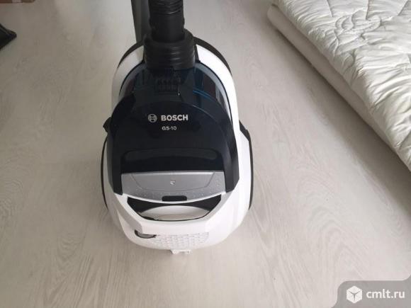 Пылесос новый с контейнером Bosch GS 10 BGS1U18. Фото 2.