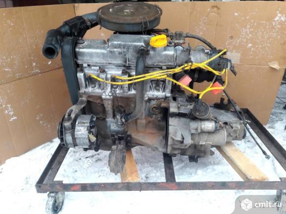 Двигатель ВАЗ 2108 в сборе с КПП и навесным. Фото 1.