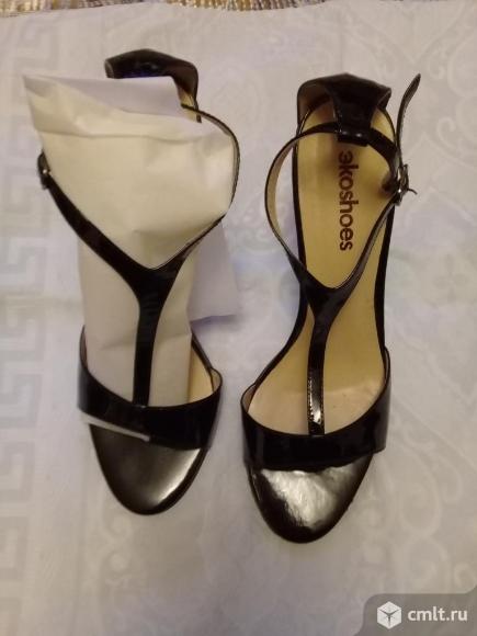 Босоножки в отличном состоянии. Фото 1.