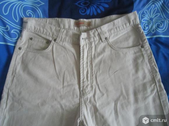 Джинсы св/бежевого цвета. Фото 1.