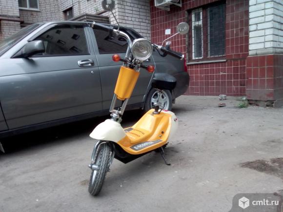 Электроскутер. Фото 1.