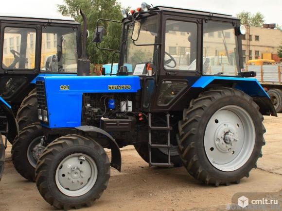 Дорожный рабочий- механизатор (тракторист). Фото 1.