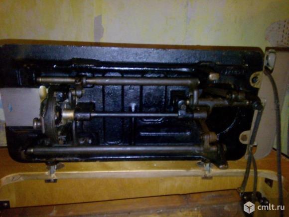 Швейная машинка Подольск пмз им. Калинина с тумбой. Фото 4.