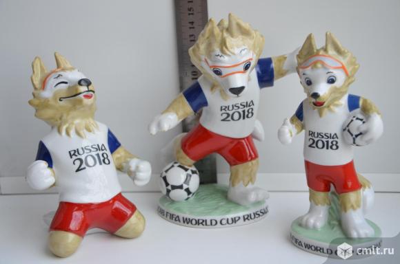 Дулево. Фарфор статуэтка Забивака . Чемпионат ФИФА. Фото 1.