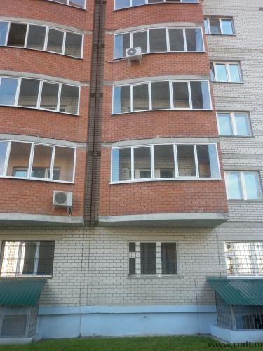 дом (вид со стороны подъездов)