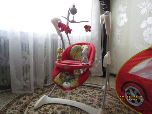 Электронные качели Graco. Фото 1.