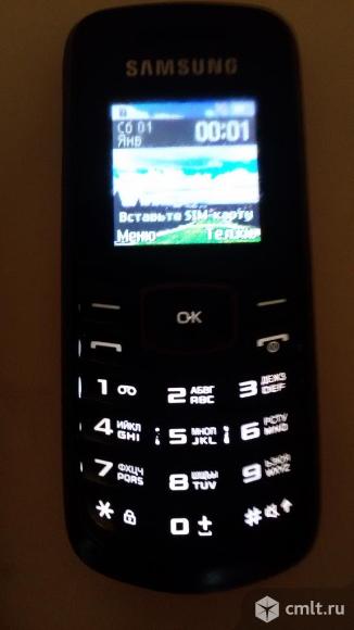 Телефон Samsung GT-E1080W. Фото 1.