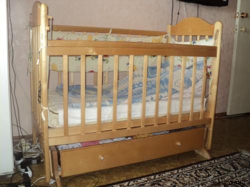 Детская кровать "Наша мама" с ящиком для белья. Фото 1.