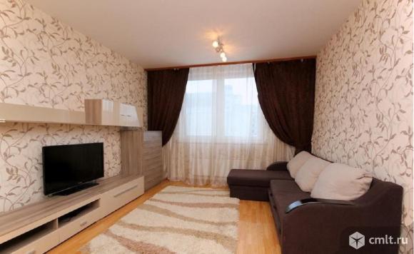 1-комнатная квартира 43 кв.м новый дом,огороженная территория,остановка Димитрова!. Фото 1.