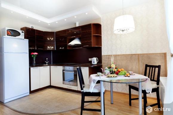 Рядом все престижные заведения: ВГУ, Медицинская Академия, политех, гимназия им. Басова. Фото 5.