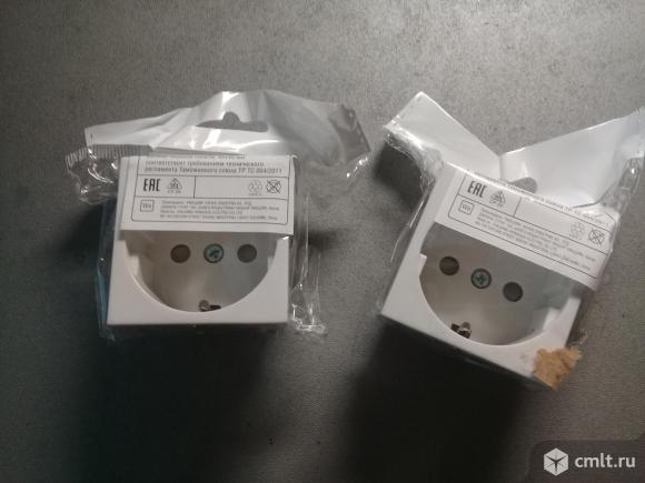 Розетки для кабель-канала с заземлением и шторками. Фото 1.