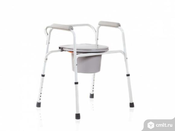 Инвалидное кресло-стул с санитарным оснащением. Фото 1.