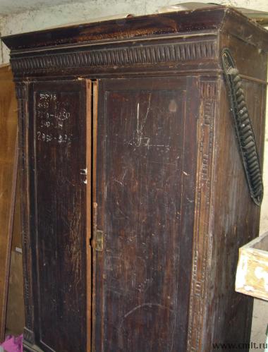Старинный шкаф даром!