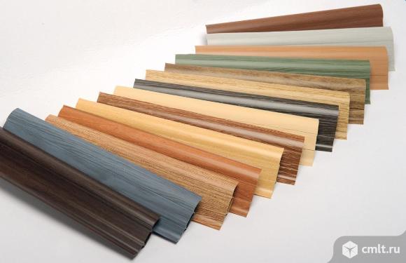 Плинтус напольный пластиковый, с кабель-каналом Идеал Комфорт. Фото 1.