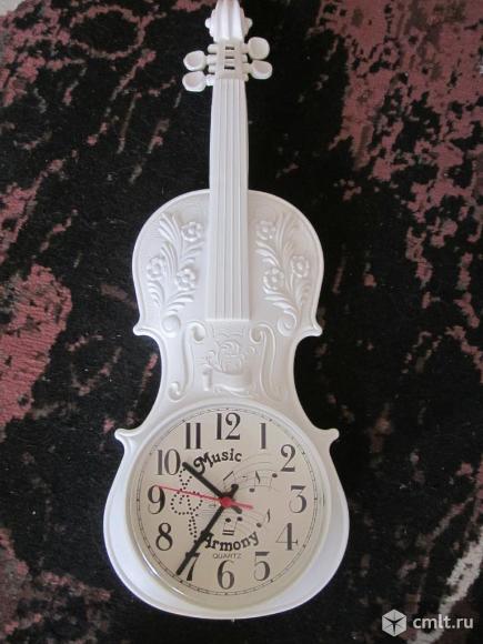 Часы в виде скрипки.. Фото 1.