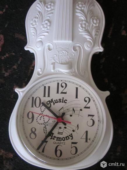 Часы в виде скрипки.. Фото 3.