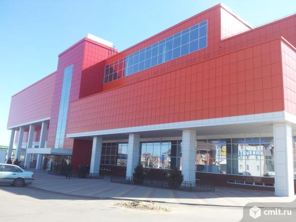 В ТЦ "Майами Мол" (напротив центрального рынка) на третьем этаже сдаётся торговое помещение.. Фото 1.