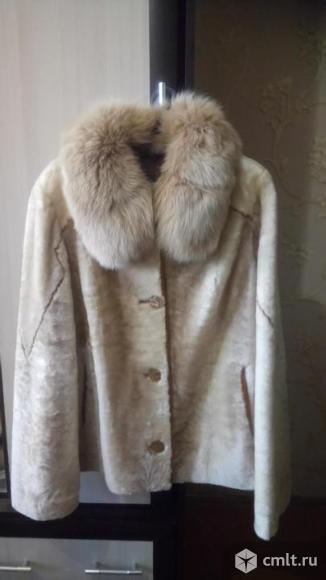 Шуба натуральный мутон воротник песец. Фото 1.