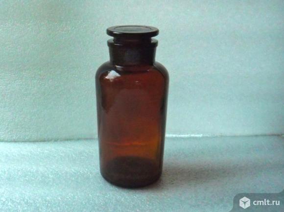 Темное стекло с притертой пробкой. Баночки стеклянные с притертой крышкой. Банки с притертой пробкой. Банка с притертой крышкой. Склянка лабораторная 500 мл из темного стекла.