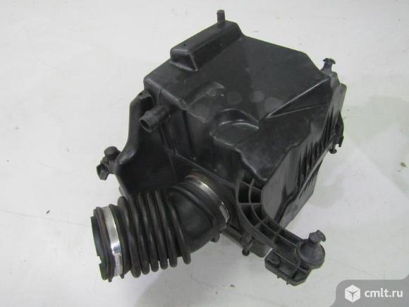 Корпус воздушного фильтра FORD FOCUS 08-10 1.6L 100л.с. б/у 1712201 4.5*. Фото 1.