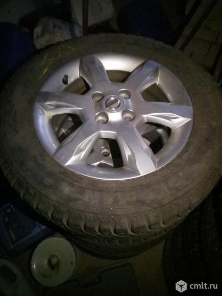 Оригинальные диски Ниссан Альмера G15 на зимней резине. Фото 5.