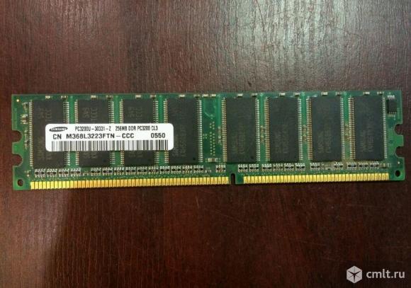Модуль памяти 256Mb DDR. Фото 1.