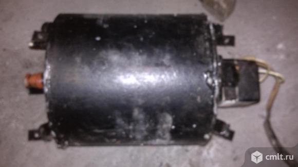 Компрессор от холодильника. Фото 1.