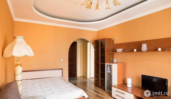 Через дорогу строительный институт, РГУП, цирк, ТЦ Солнечный рай, ТЦ Европа!!!!!!. Фото 1.