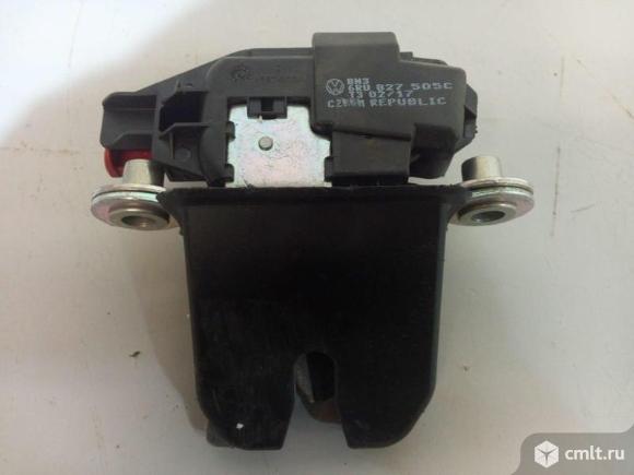 замок багажника поло. замок двери багажника туарег. замок багажника vw polo. замок багажника фольксваген поло 2017 года. замrb багажника поло седан.