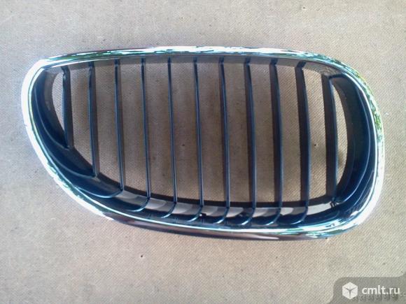 БМВ Е 60 решётка радиатора правая. Фото 1.