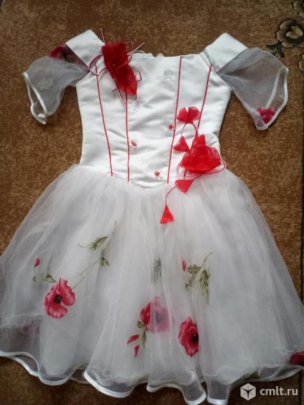 Праздничное платье для девочки. Фото 1.